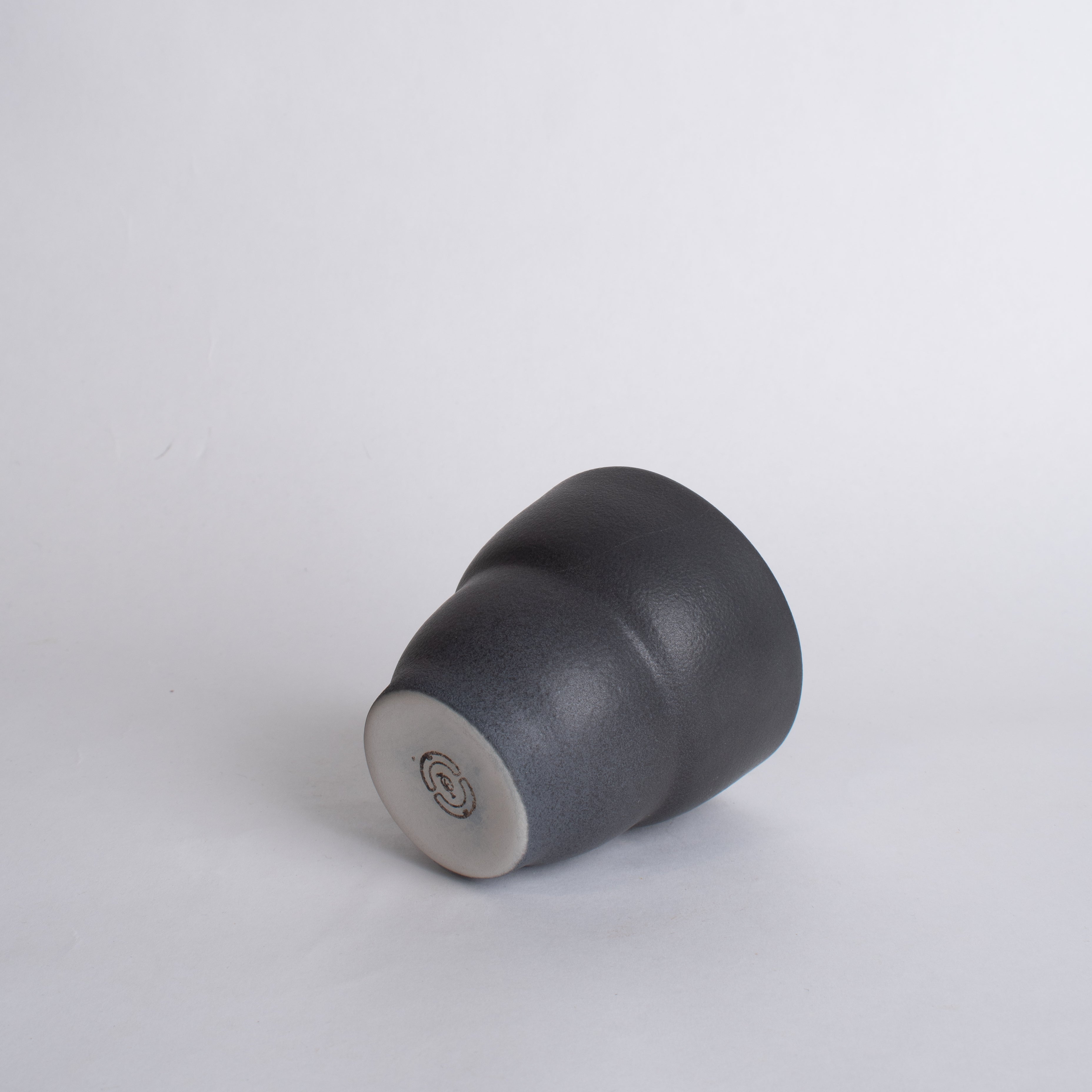 Stacking cup in Charcoal